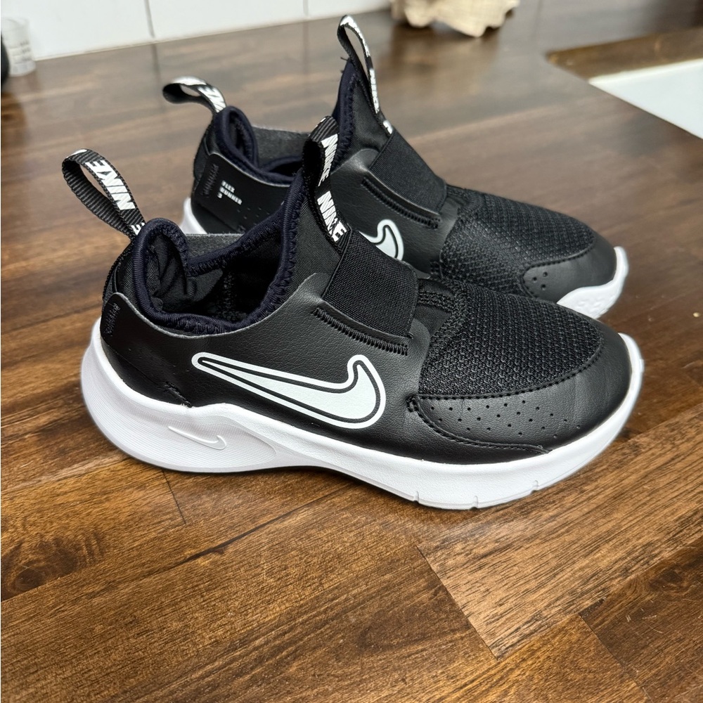 Nike Kids Flex Runner Black and White Slip-On Sneakers size 13
